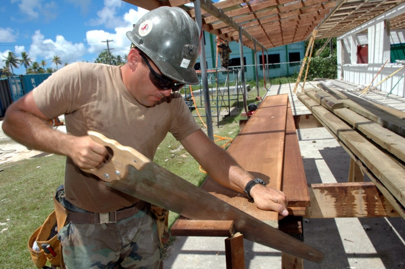 charpentier-ROUBION-min_worker_construction_building_carpenter_male_job_build_helmet-893290